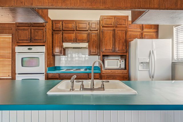 122 Heritage Trail, Granbury, TX 76048