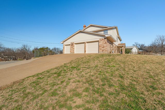 122 Heritage Trail, Granbury, TX 76048