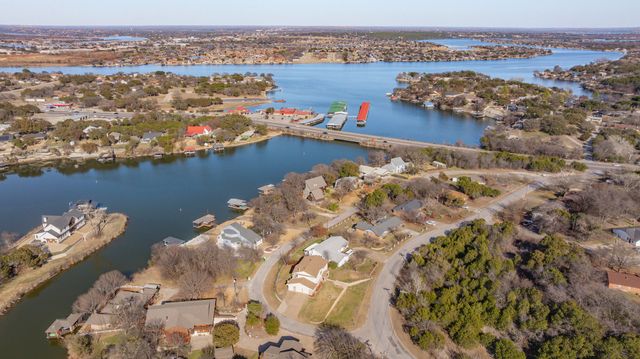 122 Heritage Trail, Granbury, TX 76048