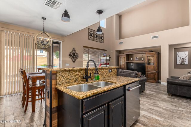 6084 W YORKTOWN Way, Florence, AZ 85132