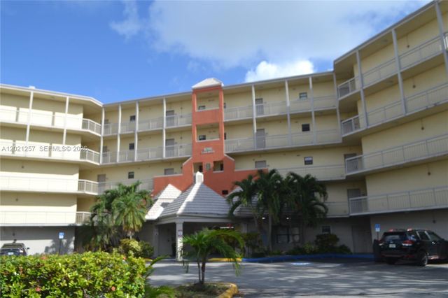 8290 Lake Dr 130, Doral, FL 33166