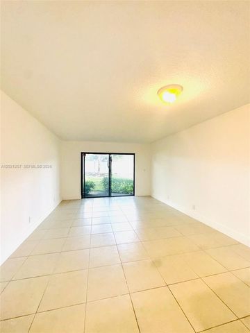 8290 Lake Dr 130, Doral, FL 33166
