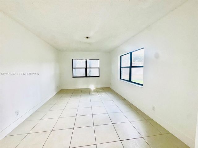 8290 Lake Dr 130, Doral, FL 33166