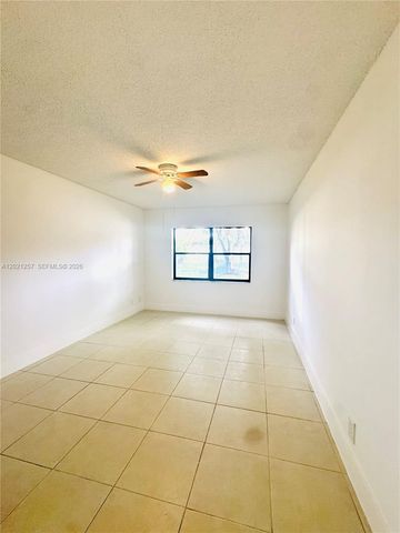 8290 Lake Dr 130, Doral, FL 33166