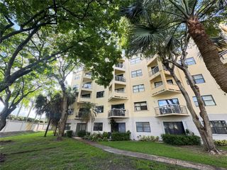 8290 Lake Dr 130, Doral, FL 33166