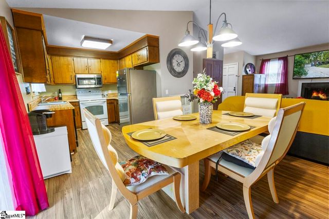 6 Ivy Court, Seneca, SC 29678