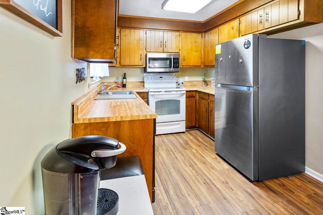 6 Ivy Court, Seneca, SC 29678