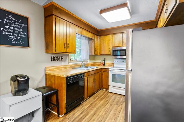 6 Ivy Court, Seneca, SC 29678