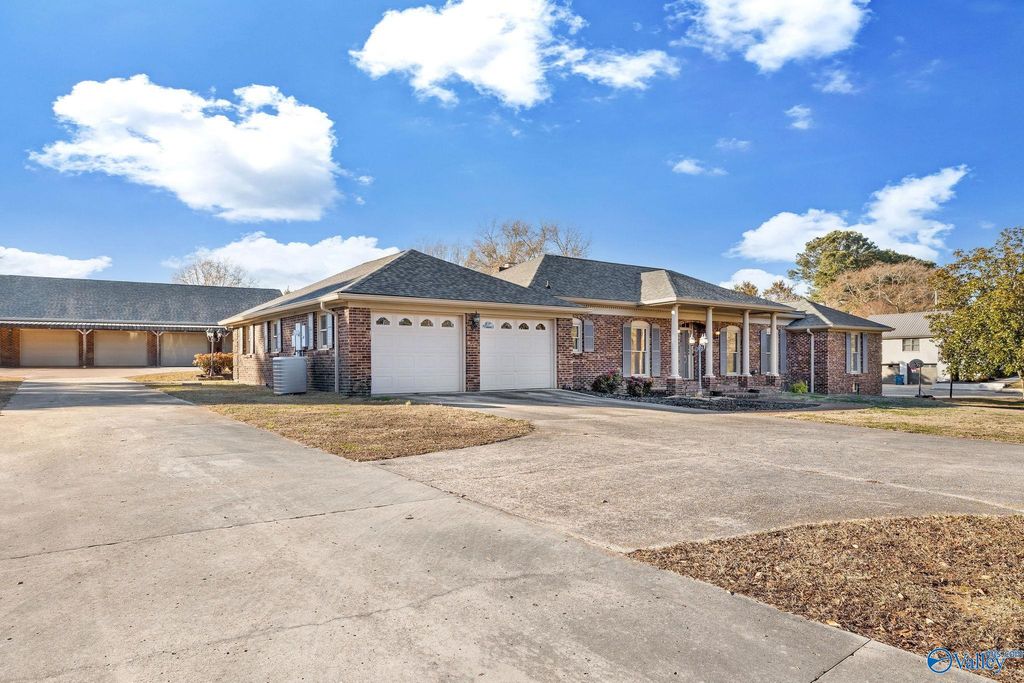 367 Arbor Acres Road, Albertville, AL 35951