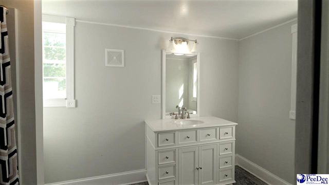 307 W College Ave, Hartsville, SC 29550