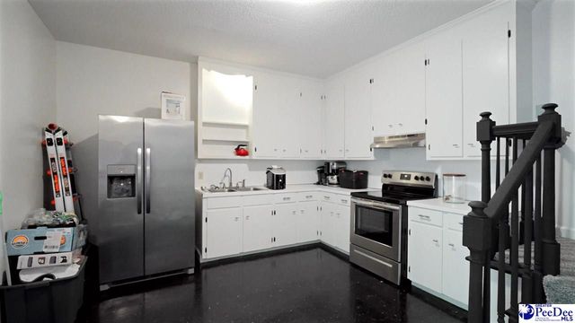 307 W College Ave, Hartsville, SC 29550