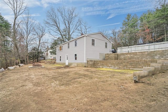 689 Knotty Oak Road, Coventry, RI 02816