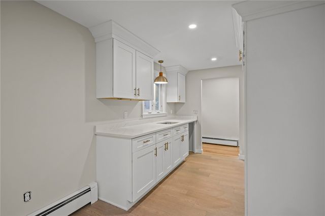 689 Knotty Oak Road, Coventry, RI 02816