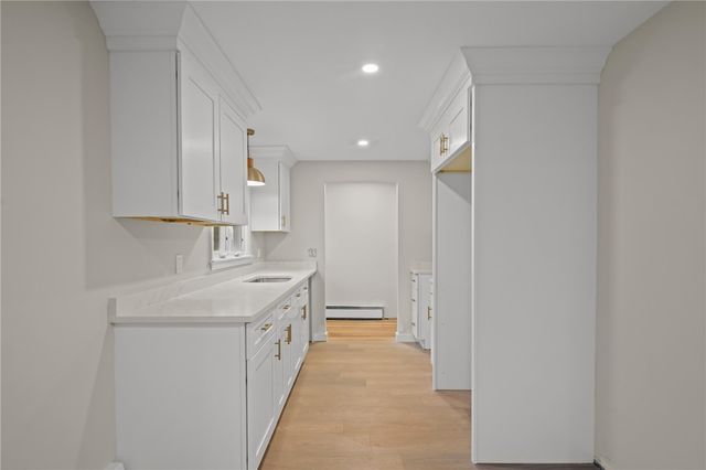 689 Knotty Oak Road, Coventry, RI 02816