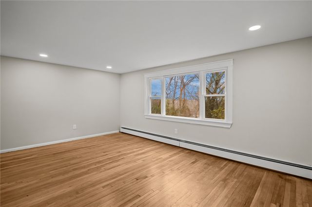 689 Knotty Oak Road, Coventry, RI 02816