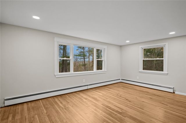 689 Knotty Oak Road, Coventry, RI 02816