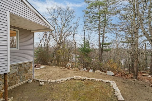 689 Knotty Oak Road, Coventry, RI 02816