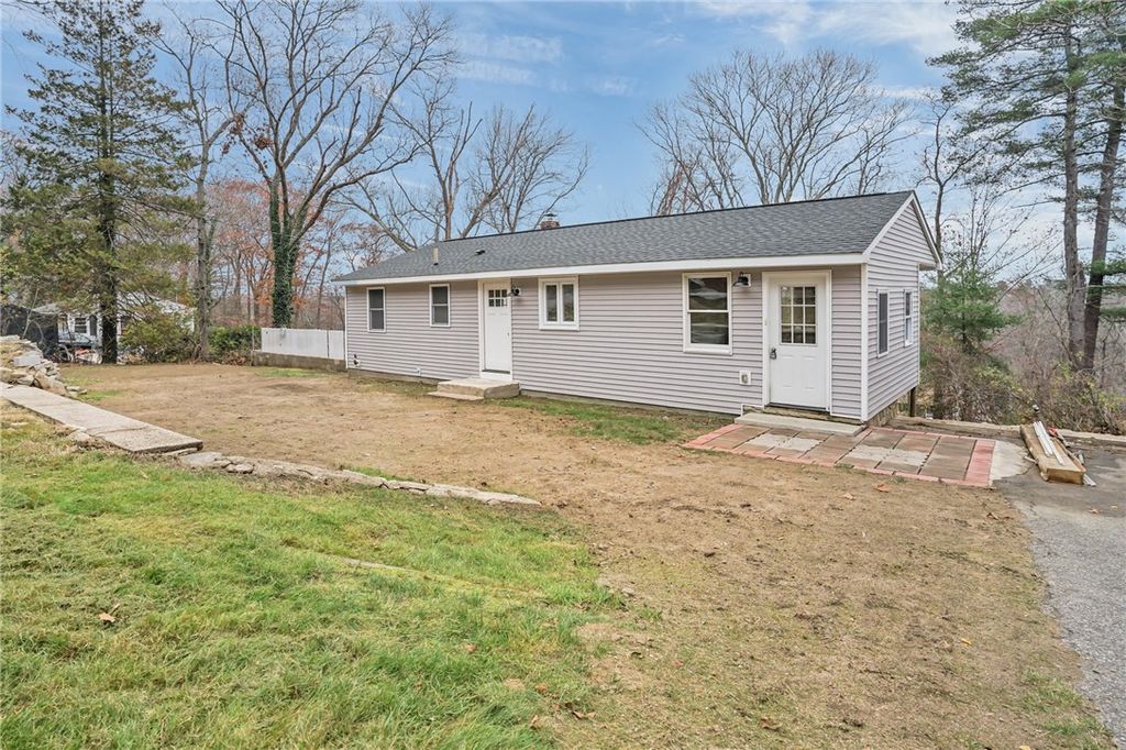 689 Knotty Oak Road, Coventry, RI 02816