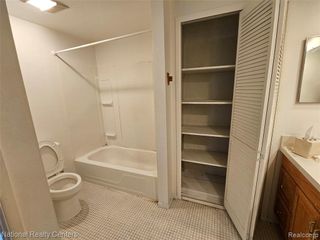 29576 City Center Drive 4, Warren, MI 48093