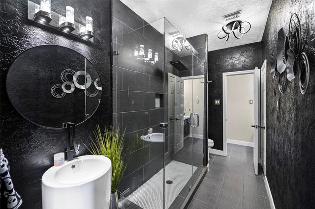 10934 Keystone Fairway Drive, Houston, TX 77095