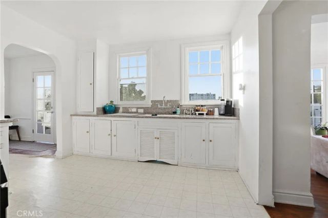 4916 W 12th, Los Angeles, CA 90019
