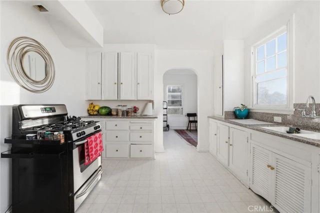 4916 W 12th, Los Angeles, CA 90019