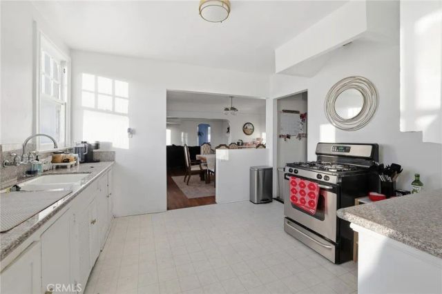 4916 W 12th, Los Angeles, CA 90019