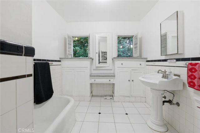 4916 W 12th, Los Angeles, CA 90019