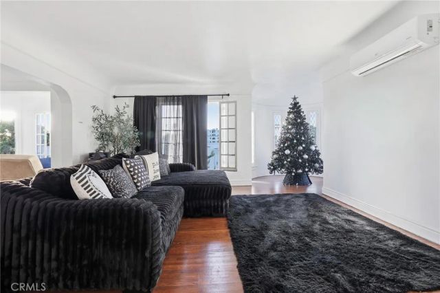 4916 W 12th, Los Angeles, CA 90019