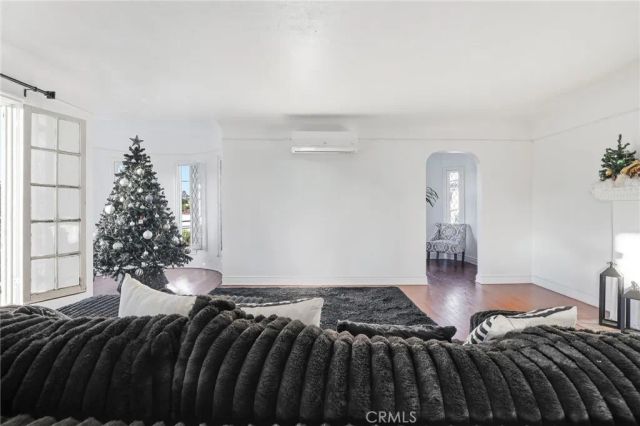 4916 W 12th, Los Angeles, CA 90019