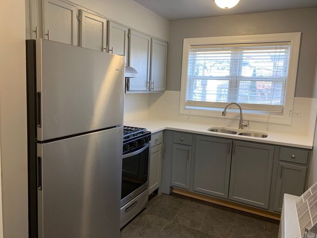 7439 N Winchester Avenue 201, Chicago, IL 60626