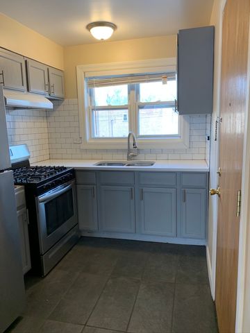 7439 N Winchester Avenue 201, Chicago, IL 60626