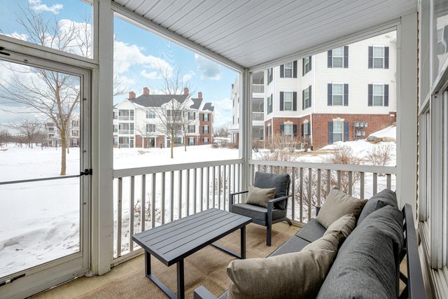 1062 W Summerfield Glen Circle 70, Scio Twp, MI 48103