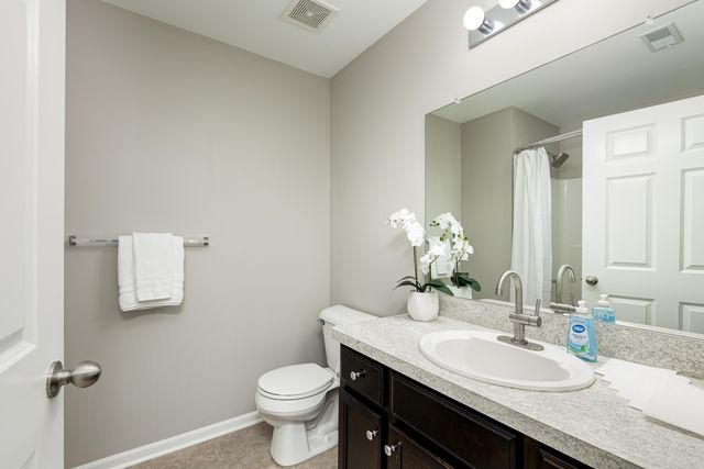 1062 W Summerfield Glen Circle 70, Scio Twp, MI 48103