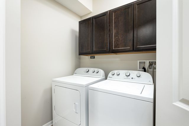 1062 W Summerfield Glen Circle 70, Scio Twp, MI 48103