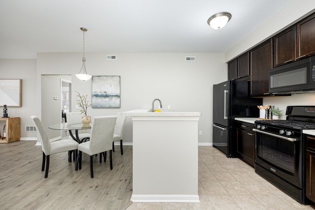 1062 W Summerfield Glen Circle 70, Scio Twp, MI 48103