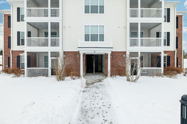 1062 W Summerfield Glen Circle 70, Scio Twp, MI 48103