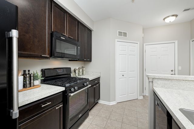 1062 W Summerfield Glen Circle 70, Scio Twp, MI 48103