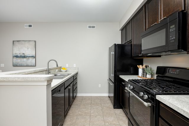 1062 W Summerfield Glen Circle 70, Scio Twp, MI 48103