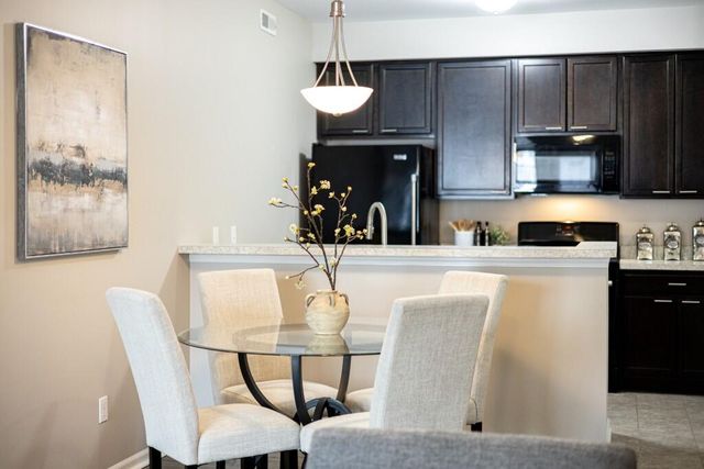 1062 W Summerfield Glen Circle 70, Scio Twp, MI 48103