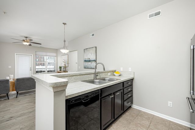 1062 W Summerfield Glen Circle 70, Scio Twp, MI 48103