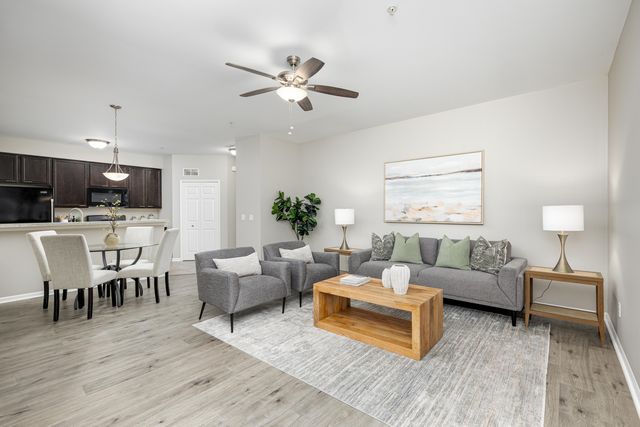 1062 W Summerfield Glen Circle 70, Scio Twp, MI 48103