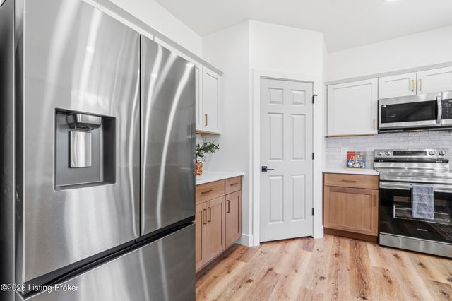 9300 River Trail Dr, Louisville, KY 40229