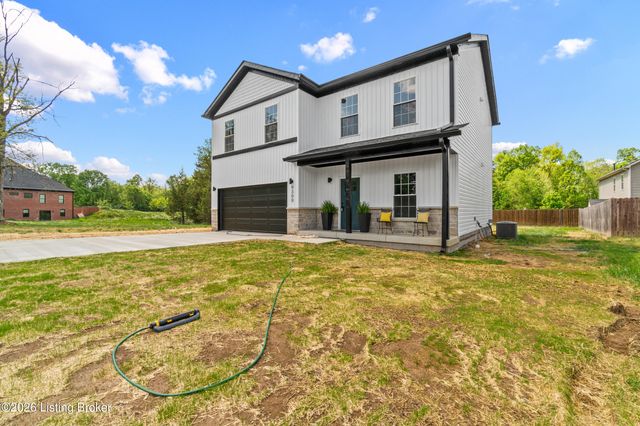 9300 River Trail Dr, Louisville, KY 40229