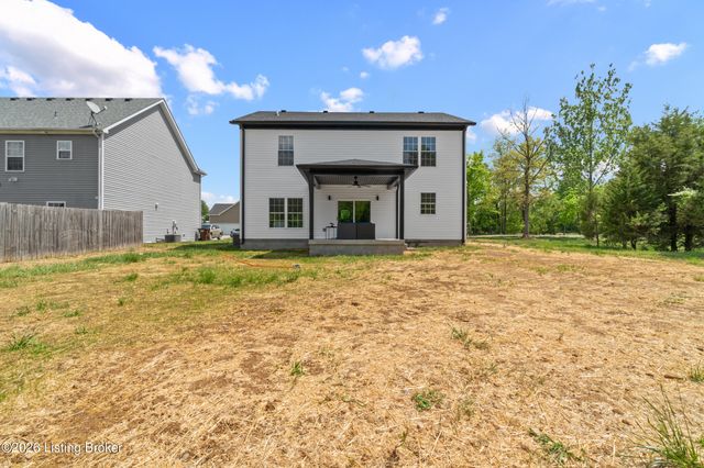 9300 River Trail Dr, Louisville, KY 40229