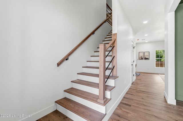 9300 River Trail Dr, Louisville, KY 40229