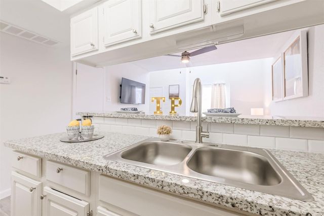 8162 Richmond Avenue 1907, Houston, TX 77063