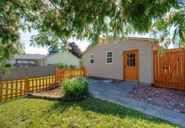 3869 Lee Adams Lane, Lexington, KY 40514