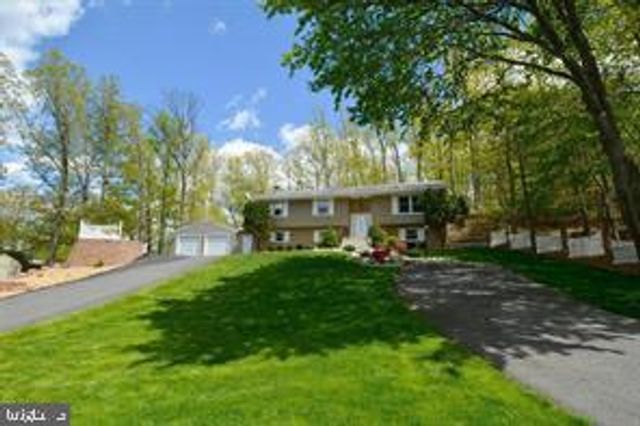 18324 NOB HILL DR, Triangle, VA 22172