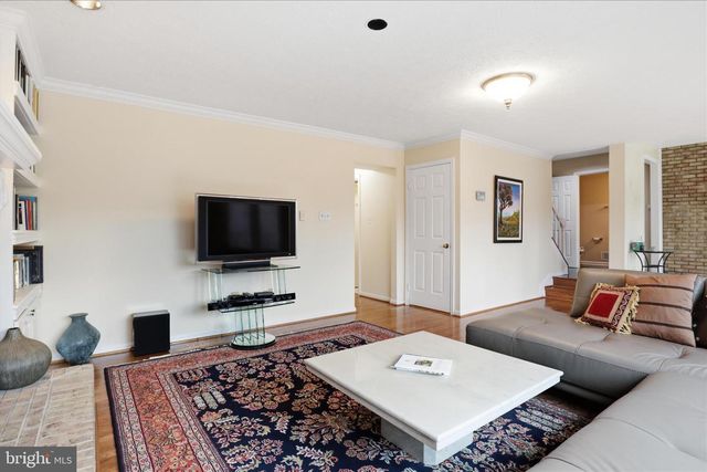 11668 GILMAN LN, Herndon, VA 20170